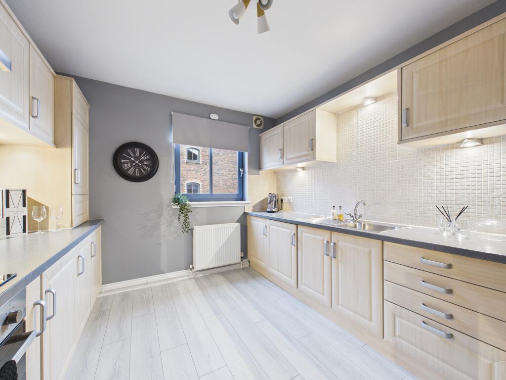 Apartment in Greenock, Ladyburn - More