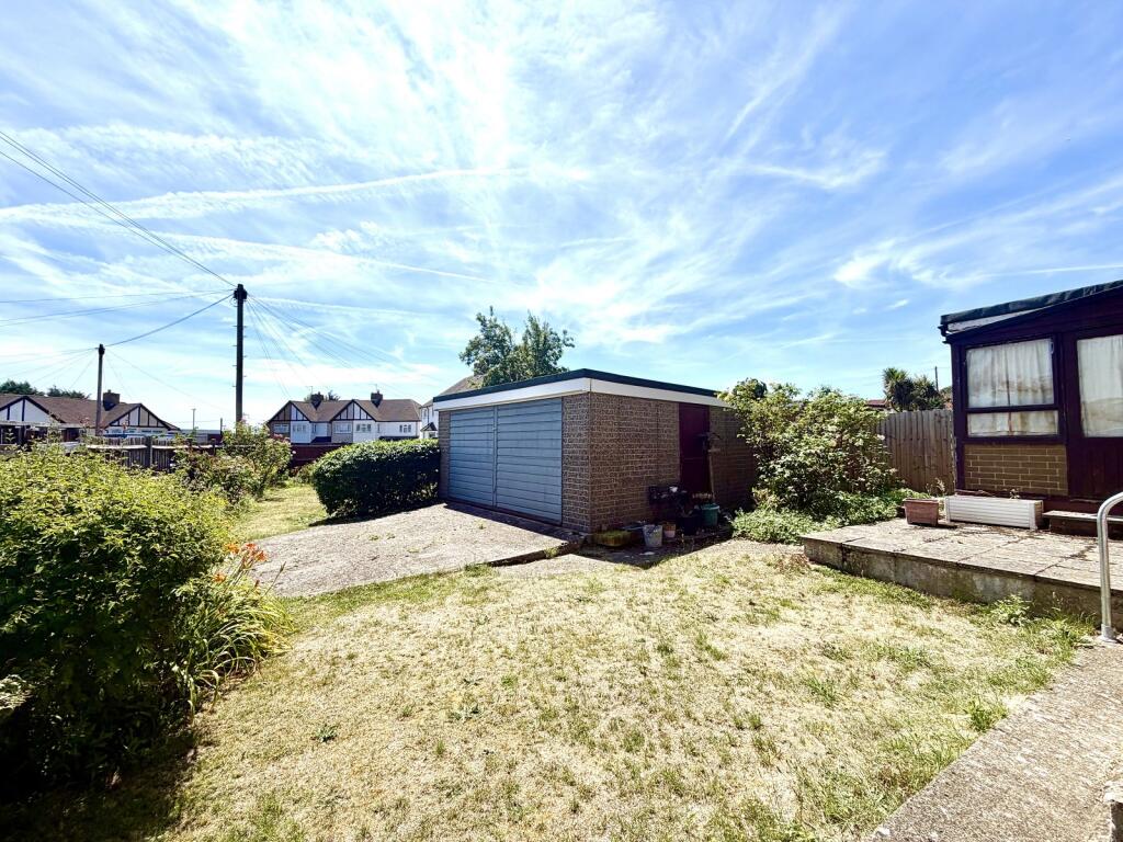 House in London, Royal Borough of Kingston upon Thames - View 5