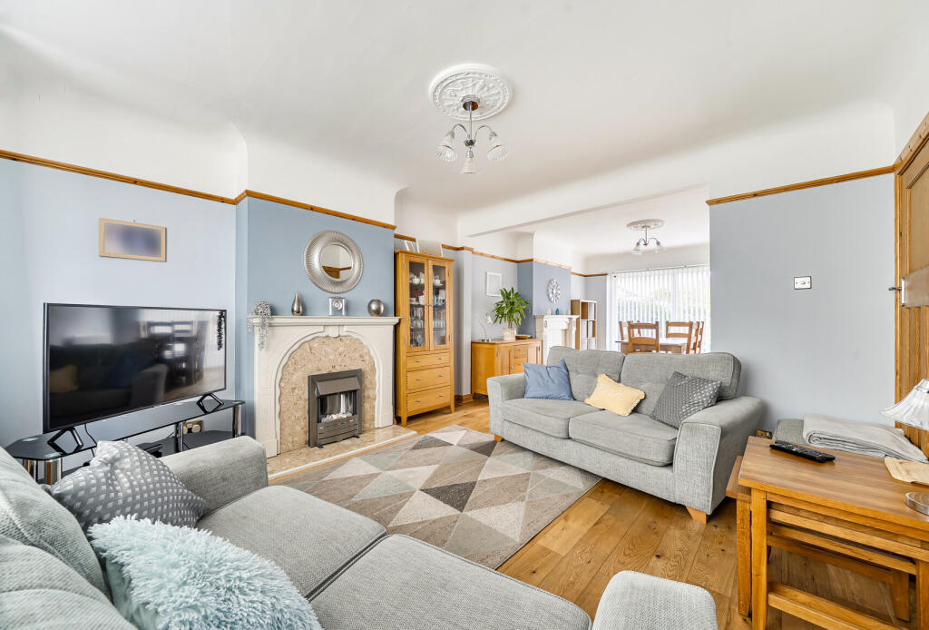 House in Sutton - More