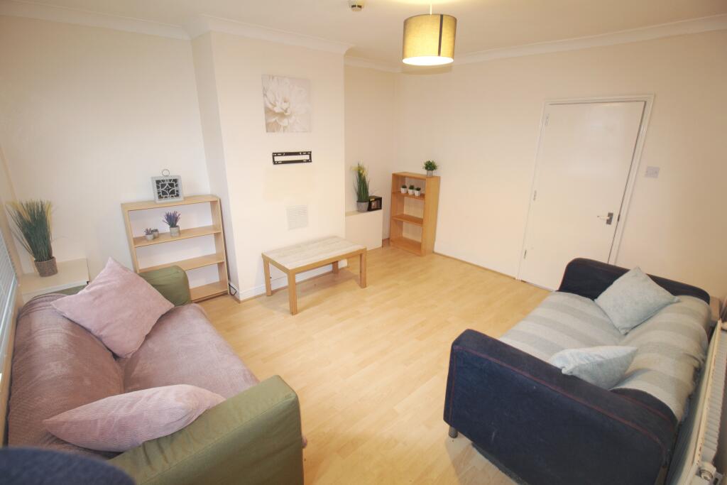 Main image of property: Student Accommodation, 96 Newland Street West, Lincoln, Lincolnshire, LN1 1PH