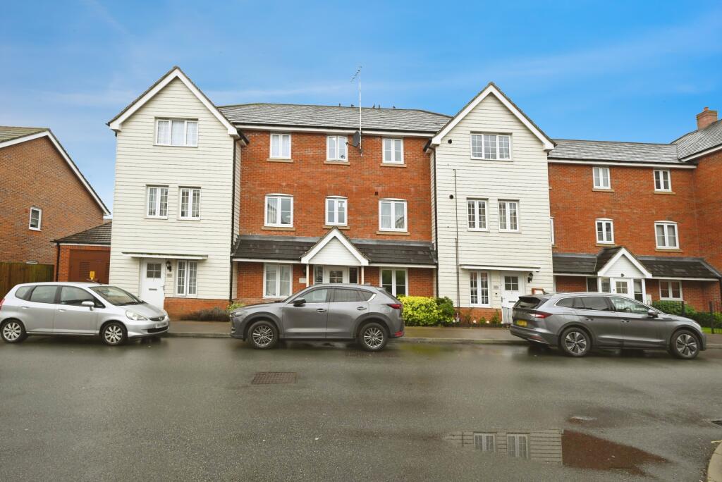 Main image of property: 21 Jasmine Square, Reading, RG5