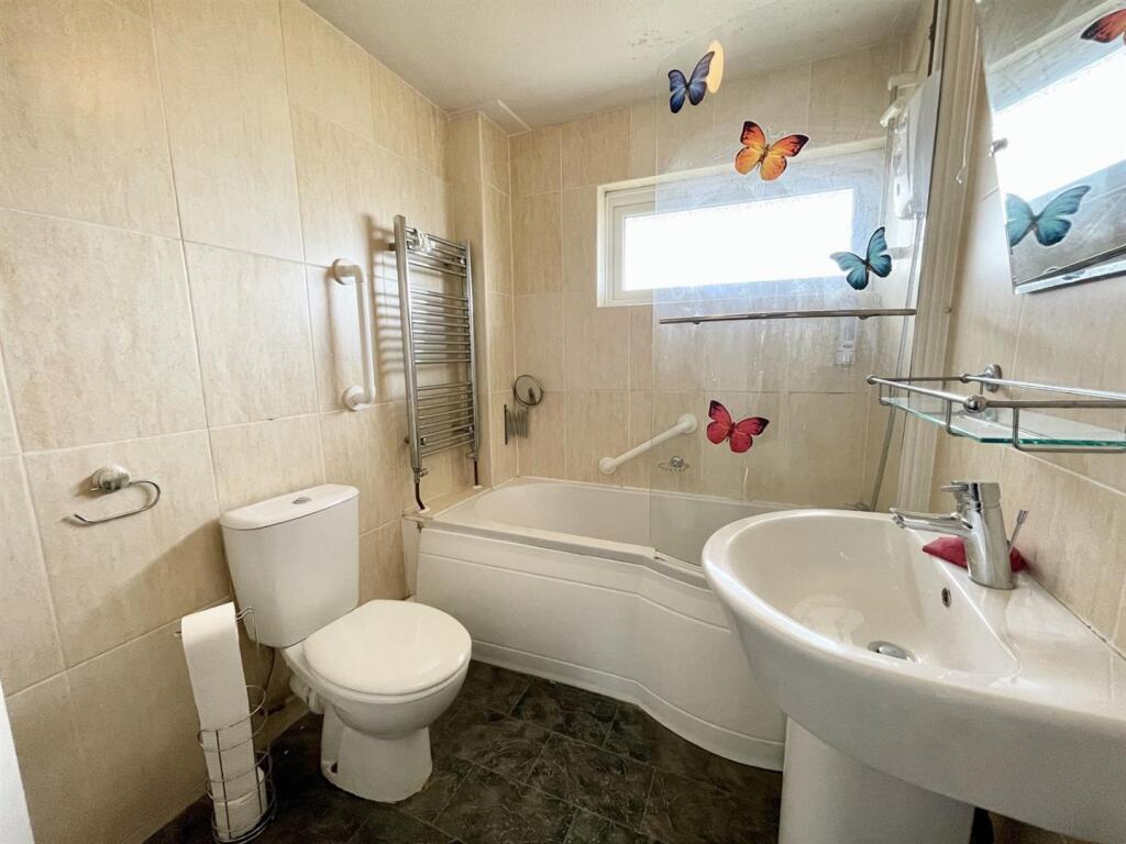 Glynde Close, Newhaven photo 5