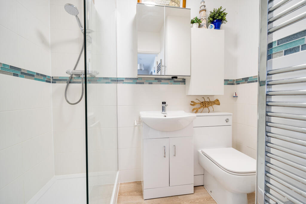 Apartment in Torquay, Torbay - More