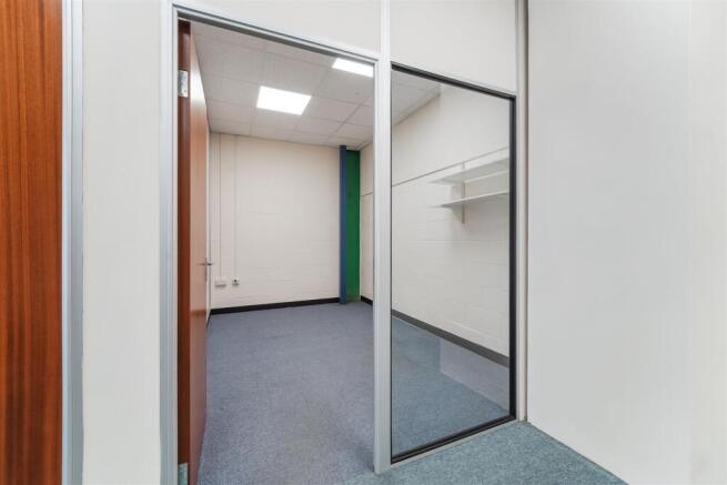 EPSOM DOWNS METRO CENTRE, UNIT 6 (11).jpg