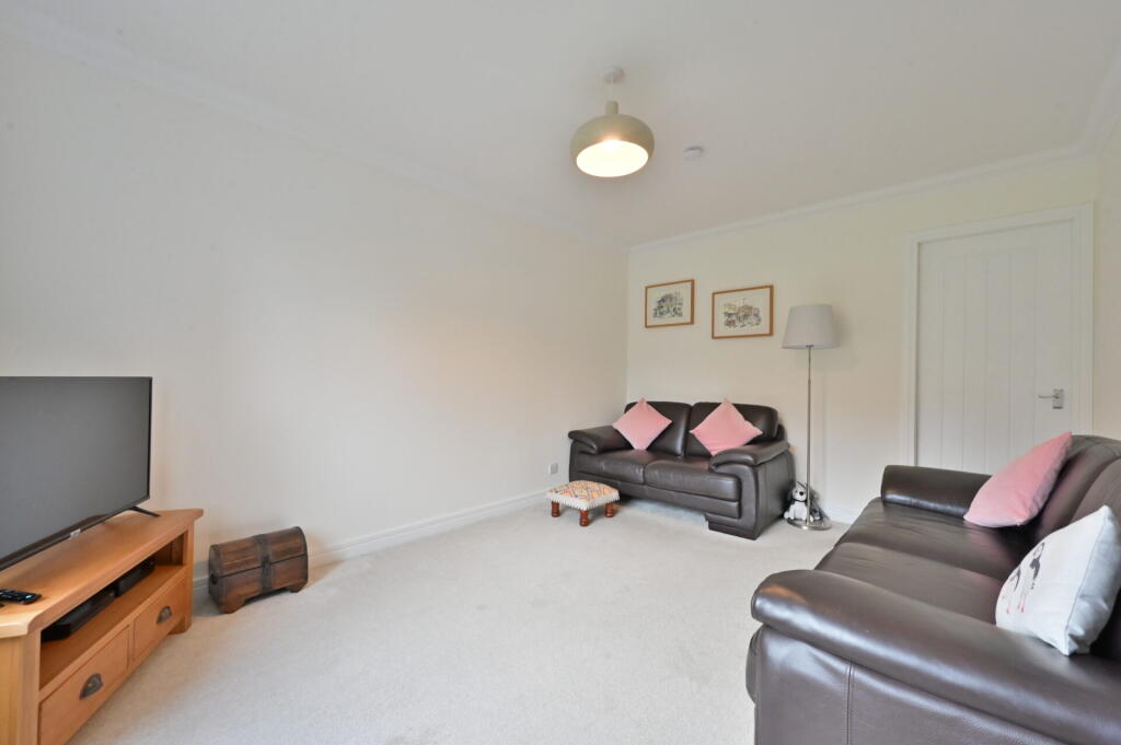 Lounsdale Avenue, Paisley photo 4
