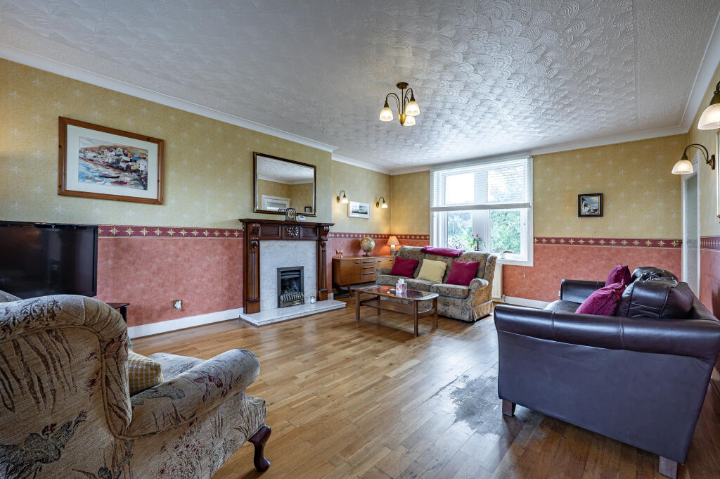 House in Glasgow, South Lanarkshire - More