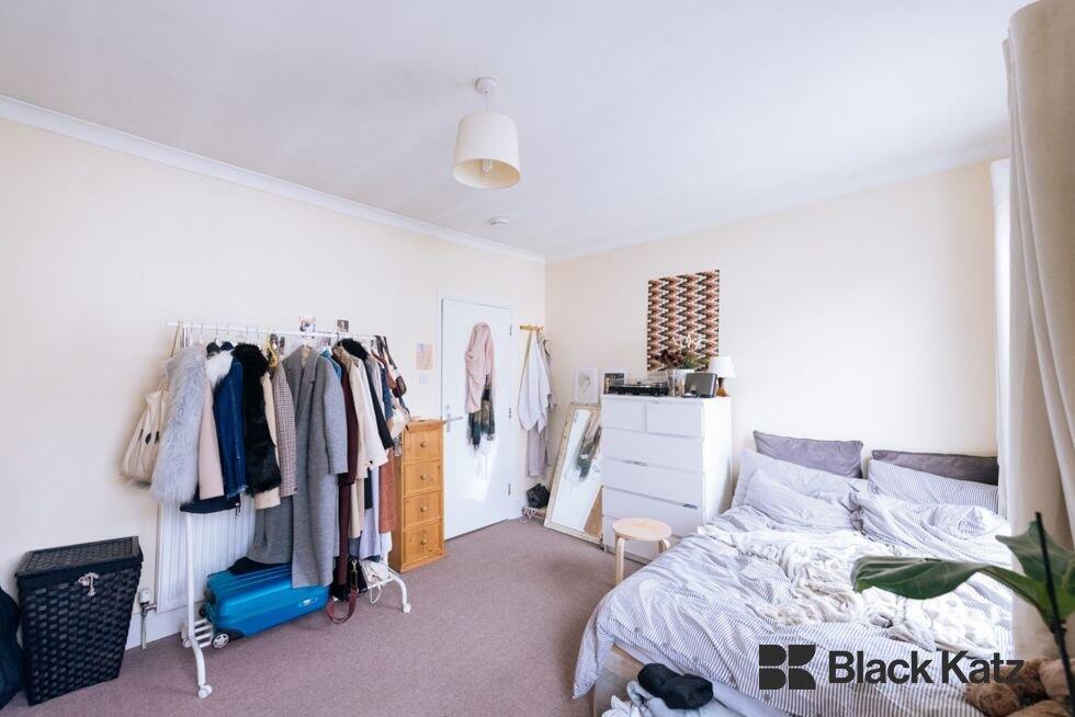 House in London - View 5