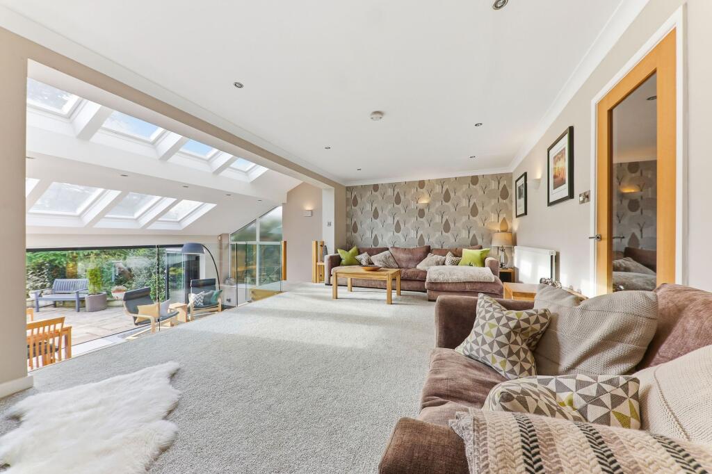 Vine Close, Clifton, HD6 photo 3