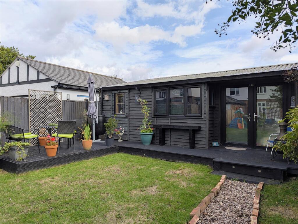 House in Gloucester - View 5