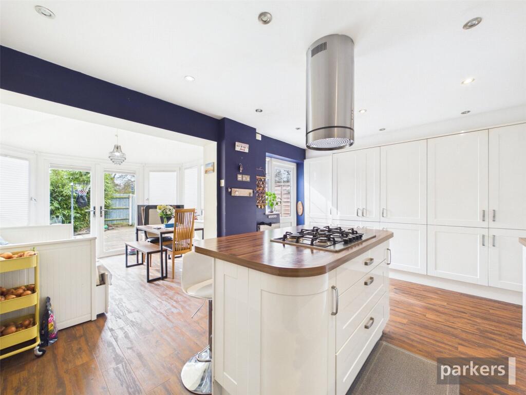 Sycamore Close, Woodley, Reading, Berkshire, RG5 photo 2