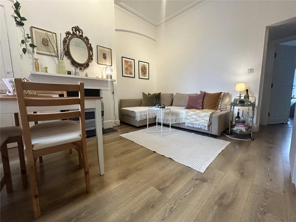 Apartment in London - More