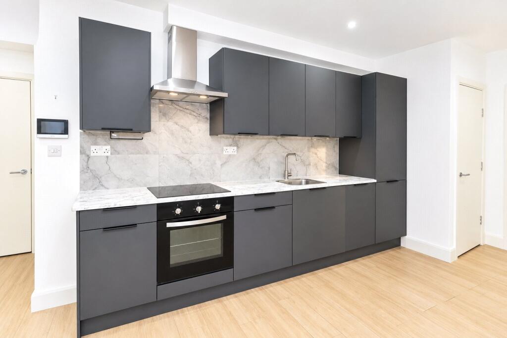 Apartment in Woking, Westfield - View 4