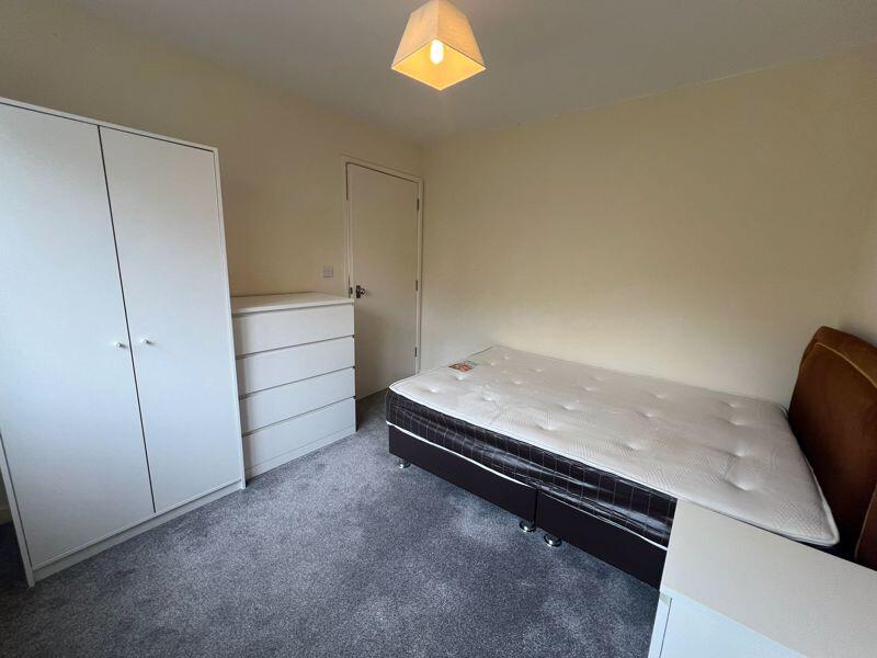 5 bedroom detached house for rent
