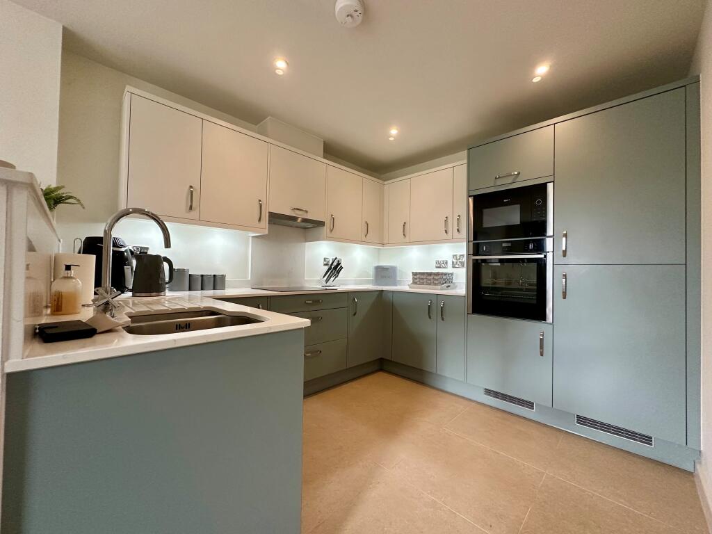 Apartment in Dorchester - View 2
