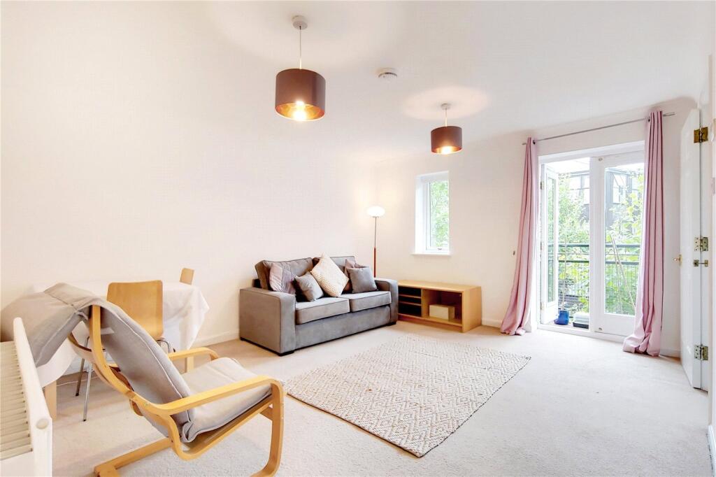 Drake Hall, 14 Wesley Avenue, London, E16 photo 2