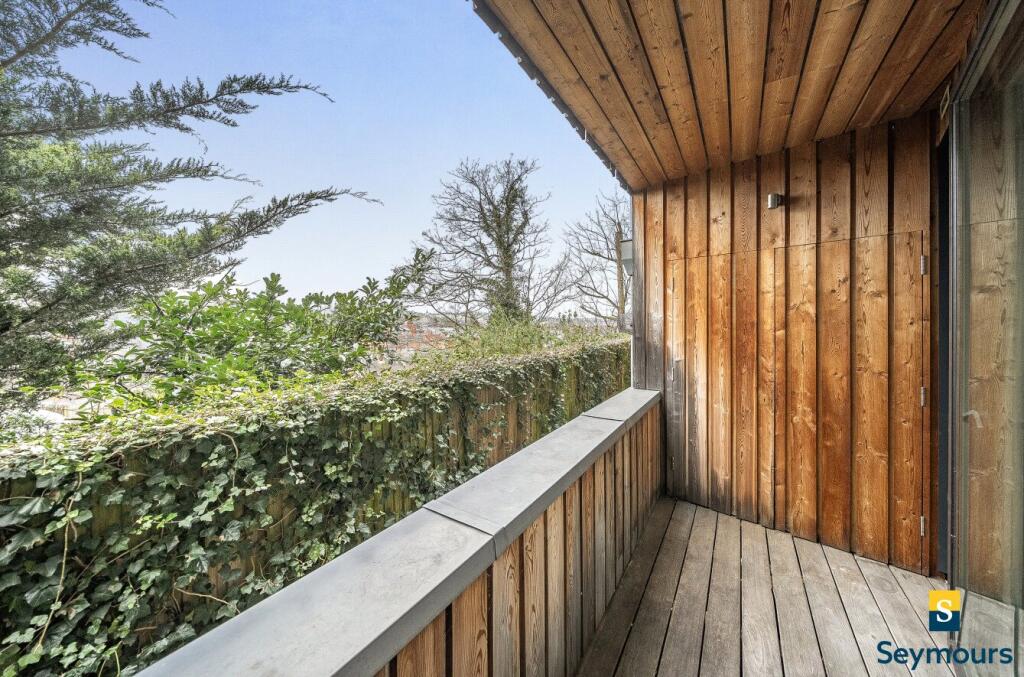 Apartment in Guildford, Surrey - View 3