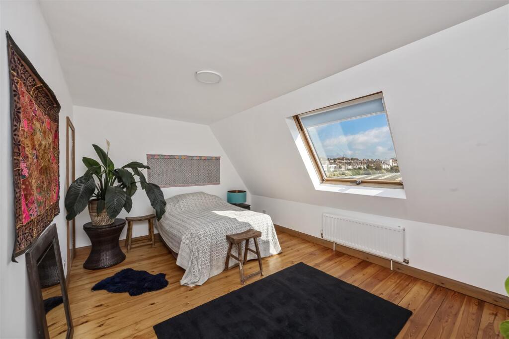 Apartment in Hove, Brighton and Hove - View 4