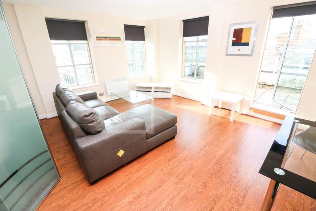 Main image of property: Park House Apartments, Park Row, 1 Bed, Balcony