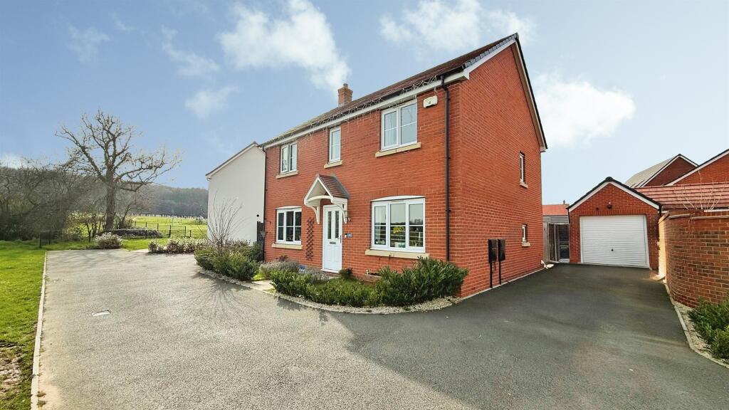 Main image of property: Enstone Way, Wellesbourne, Warwick