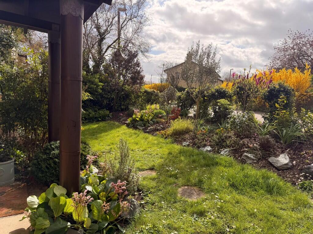 Oakley Gardens, DOWNHEAD PARK MK15 photo 3