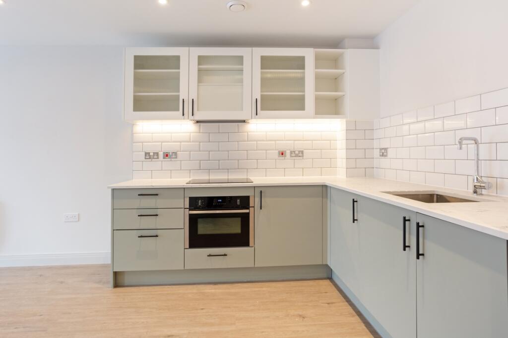 Apartment in Redhill - View 4
