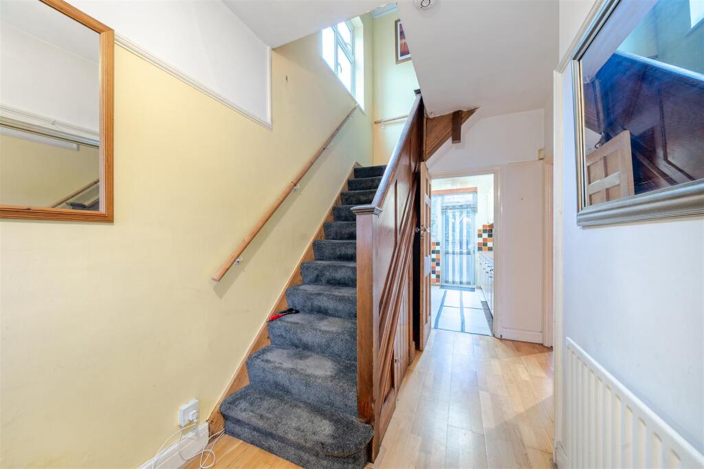 House in London - View 2
