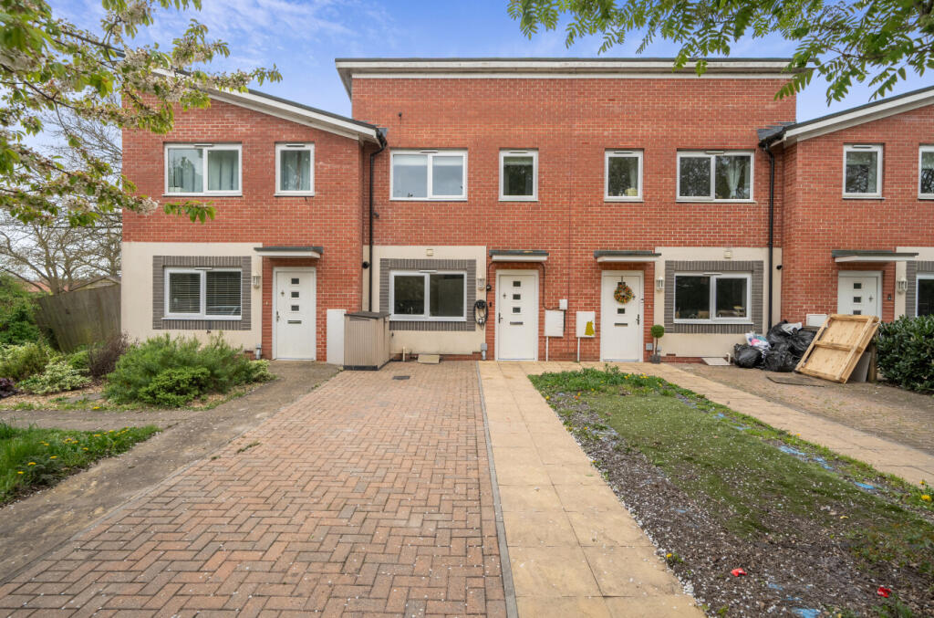 3-bed terraced on 1B Farm Road, Titchfield, Fareham, £310,000