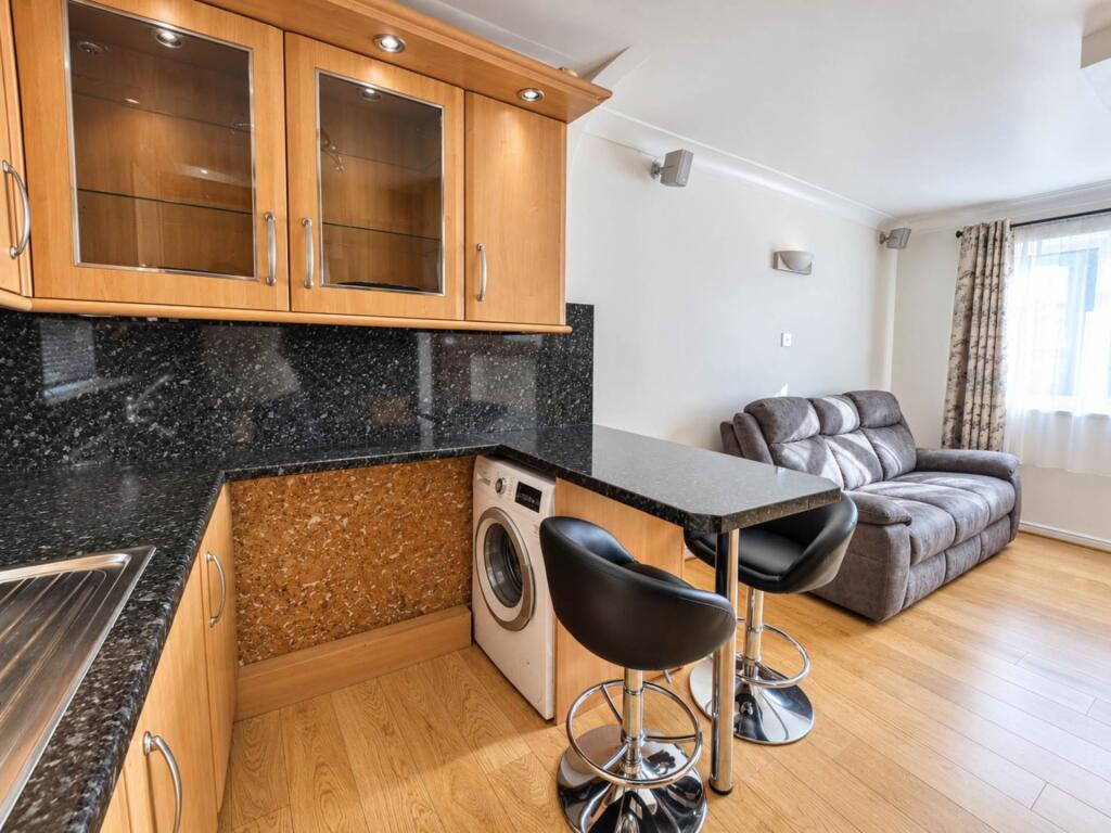 Apartment in London - View 5
