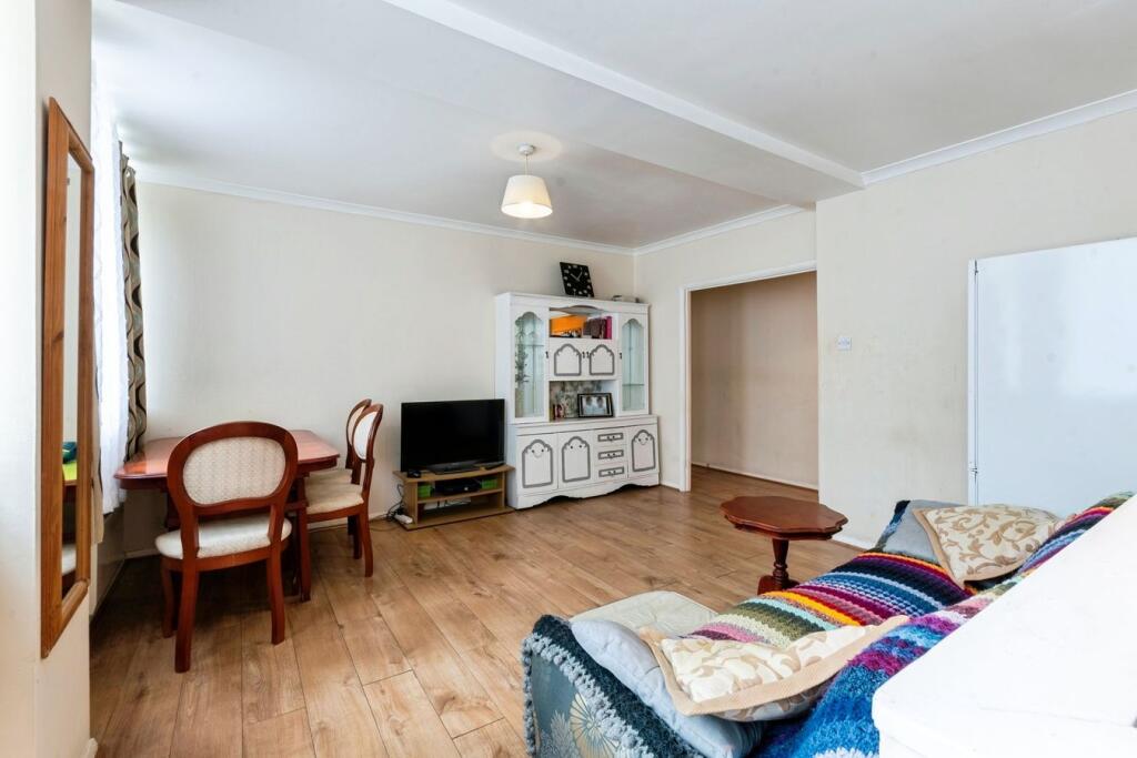 Apartment in Northampton - View 3