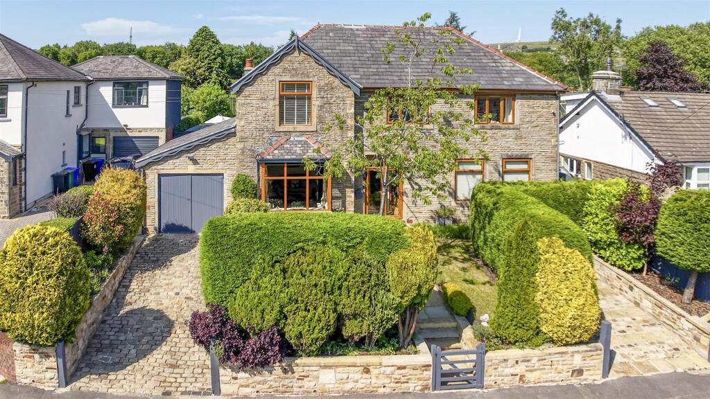 Main image of property: Rochdale Road, Bacup, Rossendale - EXCEPTIONAL FOUR DOUBLE BEDROOM DETACHED FAMILY HOME WITH OFFICE / 5TH BEDROOM