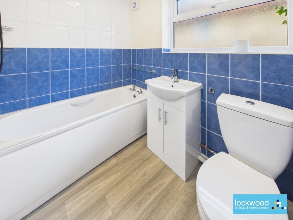 Apartment in Spelthorne, Surrey - View 3