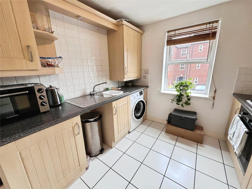 Apartment in Ashfield, Butlers Hill, Hucknall - View 2