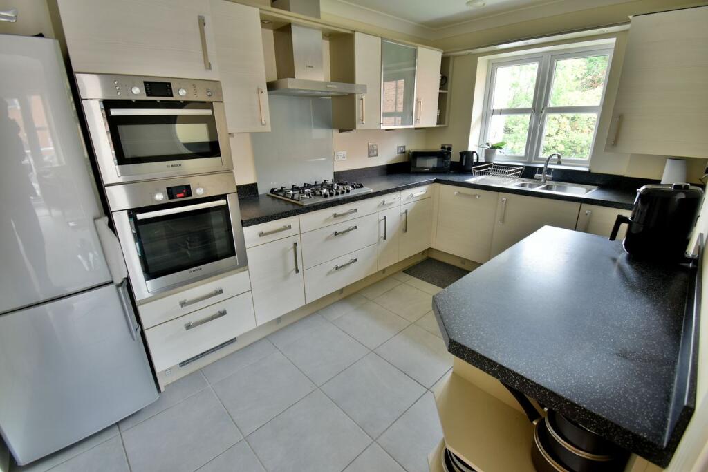 Apartment in Ferndown - View 4