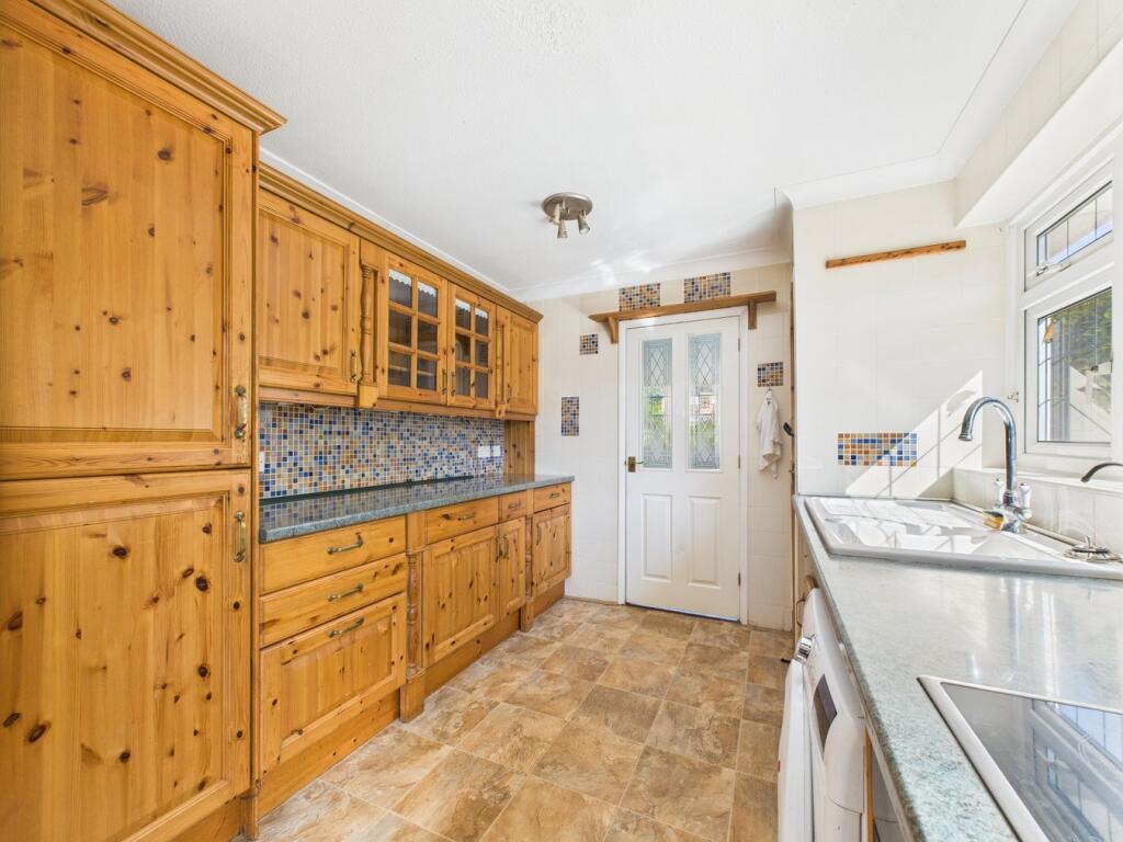 Caroline Crescent, Broadstairs, CT10 photo 3