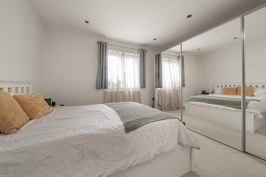 Swakeleys Road, Ickenham photo 4