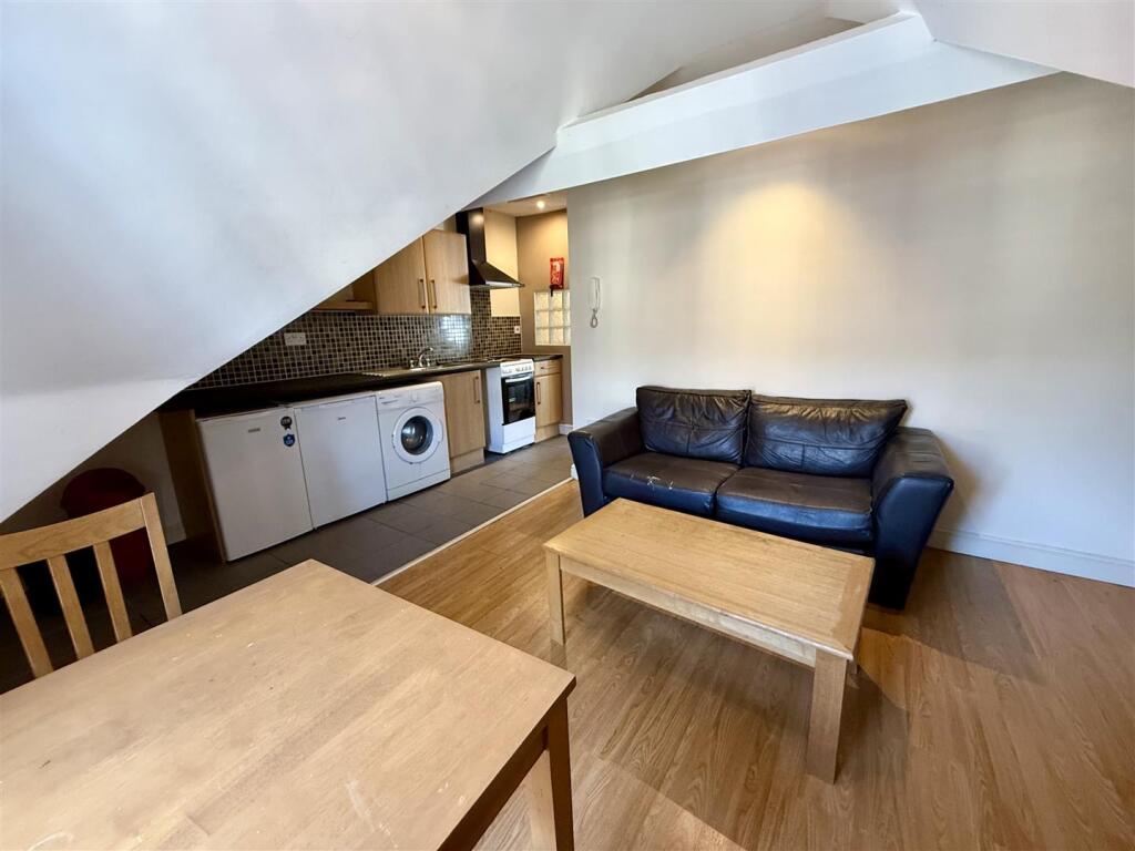 Apartment in Cardiff - View 4