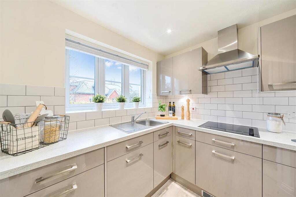 1-bed other on Headley Lodge, Ashtead, Surrey, £399,950