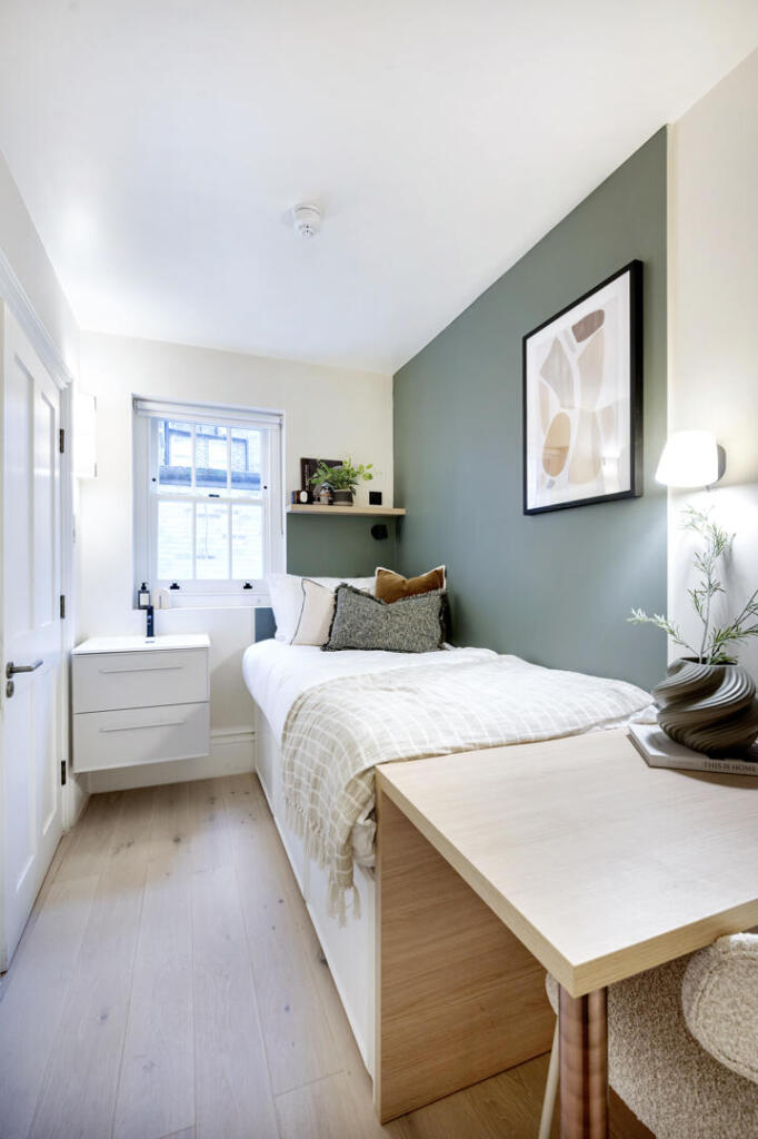Main image of property: 32-33 Kensington Gardens Square