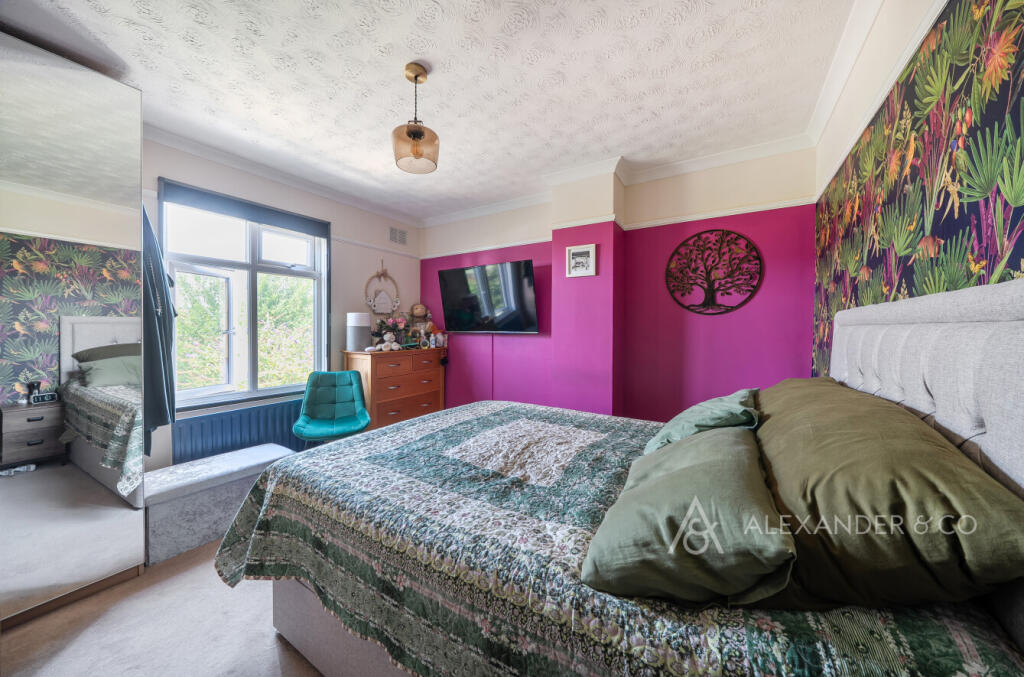 Englands Lane, Dunstable, Bedfordshire - More