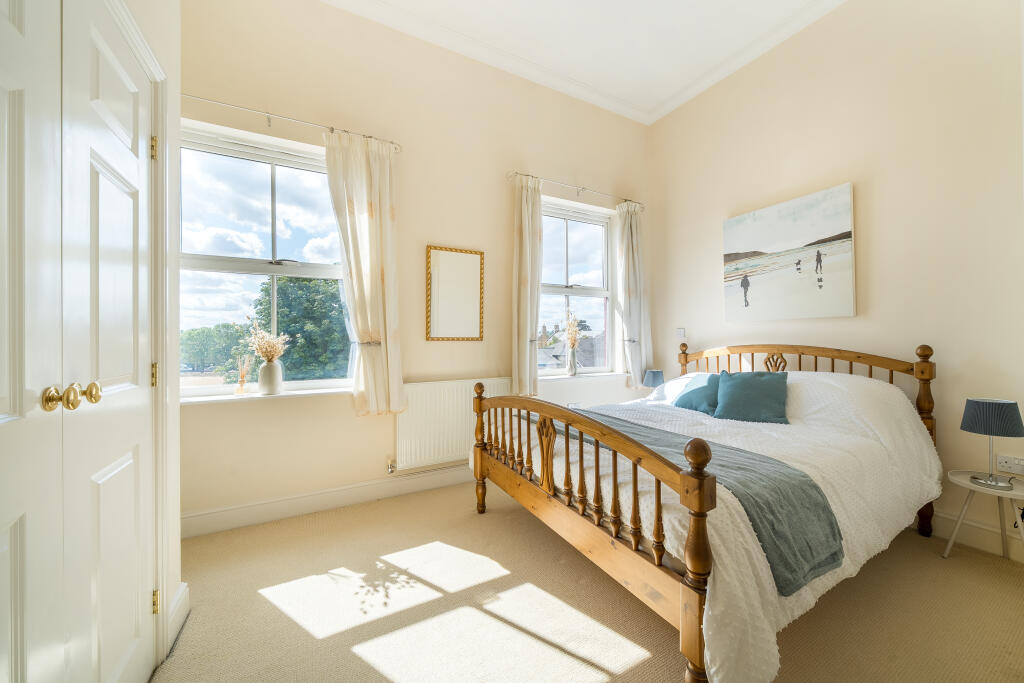 Apartment in Croydon - More