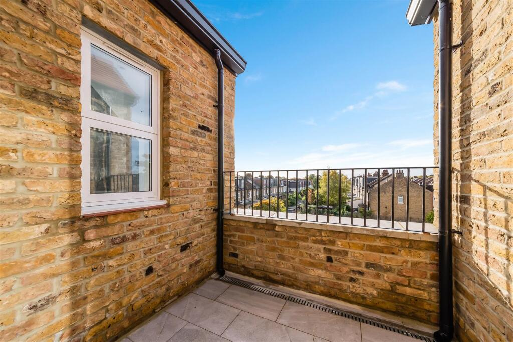 Apartment in London - View 2