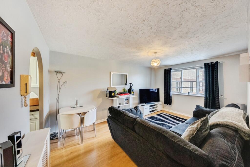 Apartment in Dartford - View 5