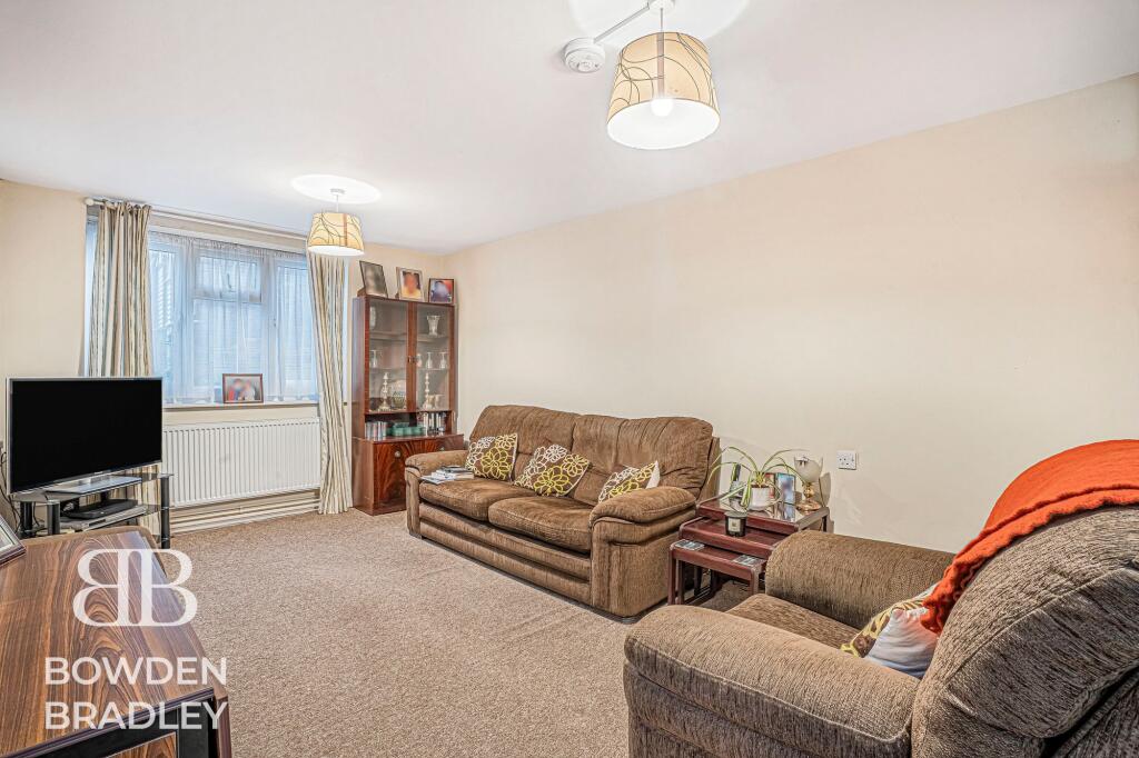 Kielder Close, Hainault, IG6 photo 3