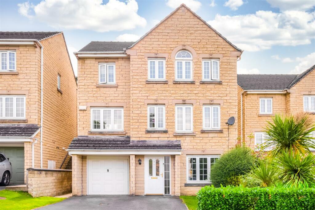 5-bed detached on Cornet Close, Lindley, HD3 3QQ, £575,000