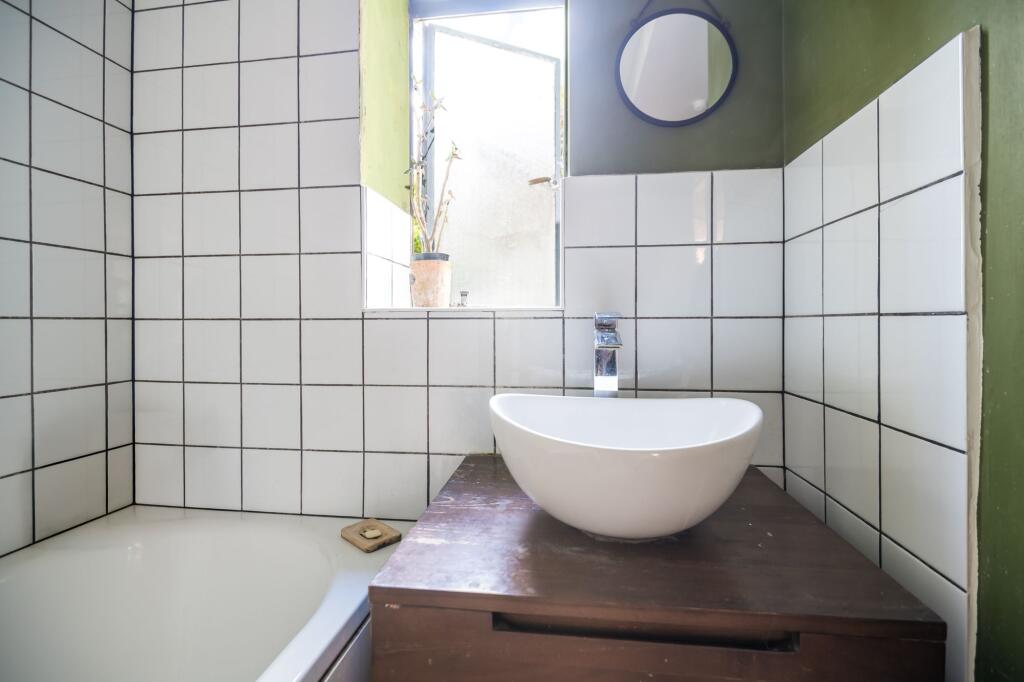 Apartment in London - More