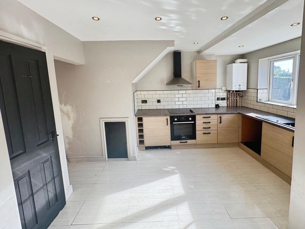 House in Lincoln, Lincolnshire - More