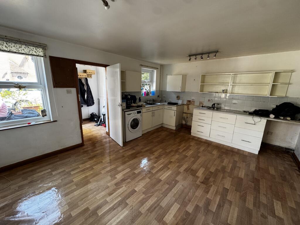 House in Lincoln - View 4
