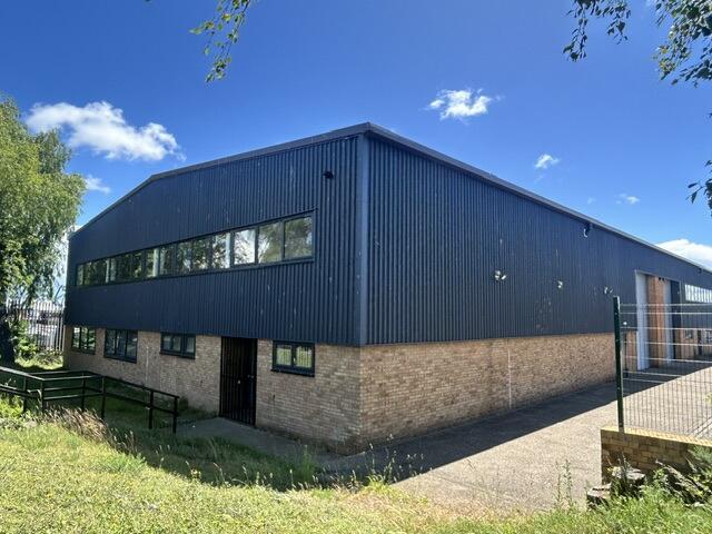 Main image of property: 120-122 Camford Way, Luton, LU3 3AN