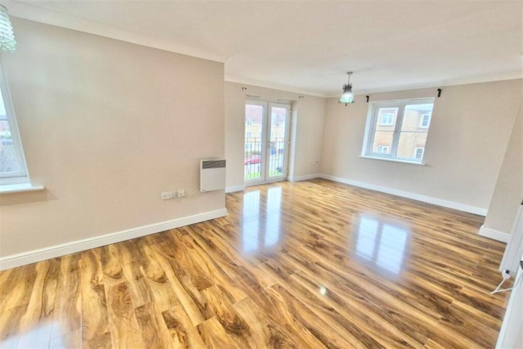 Apartment in Purfleet-on-Thames, Essex - View 2