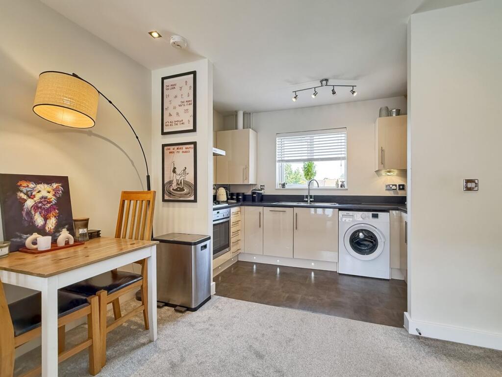 Apartment in Braintree, Rayne - View 3